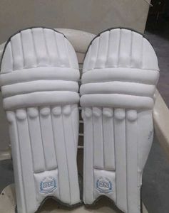 Wickets Gloves And Leg Guard