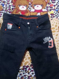 These Is A Black Colour Jeans For Boys.