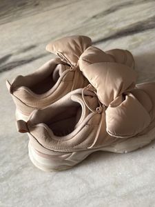 ZARA Bow Accent Sneakers seize 33 for girl kids