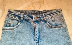 Retro 2000s style straight fit light wash jeans