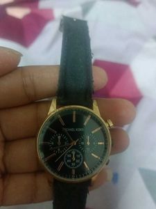 Classic Gold &amp; Black Wristwatch