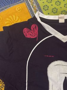 Graphic heart Print Tee