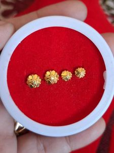 Beautiful New Flower Desine Studs 2 Pairs
