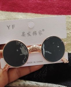 Round Sunglasses hair clip
