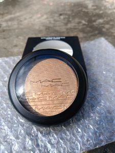 MAC Extra Dimension Skinfinish
