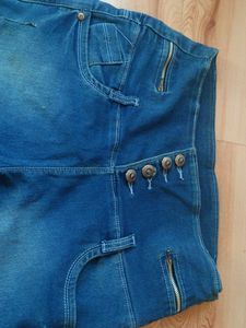 Old High-Waisted Jeans