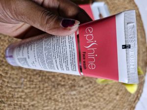 Epishine Skin Lightning Face Wash