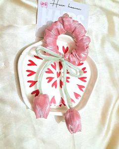 Tulip Scrunchie