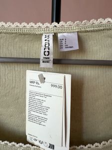 H&amp;M Fitted Sage green Floral Top/Size-S