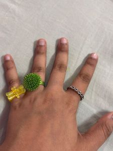 Earrings and free rings