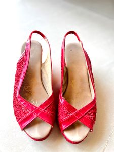 Wedges Red Colour