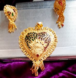 Imitation Pendant And Earrings Set.