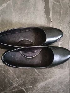 Black Comfort Flats
