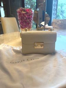 OFF WHITE CHARLES AND KEITH (check Description)