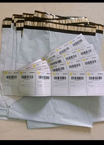 20 Shipping Lables&amp;20 bags