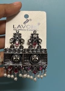 Lavomi Dangle Earrings
