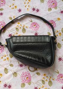 Chic Black Croc Embossed Shoulder Bag