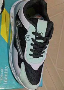 Stylish Black &amp; Mint Sneakers