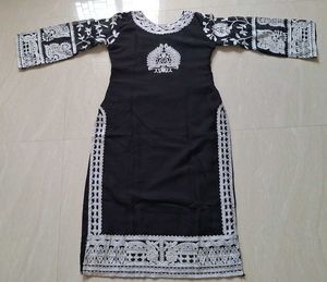 New Stunning Pakistani Embroidered Kurta Set!