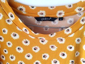 Globus Daisy Print Crop Top