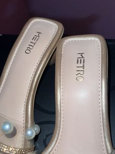 Metro Pearl Detail Heels