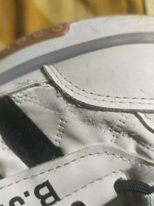 SPORTS SHOES &#34;WHITE AND BLACK&#34;UK-7