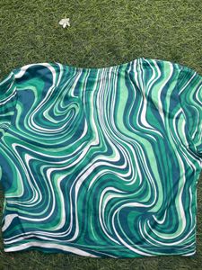 Urbanic green illusion croptop, Size XS