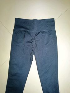Black High-Waisted Yoga Leggings 28-30