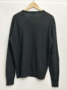 Uniqlo Unisex V Neck Sweater 🖤