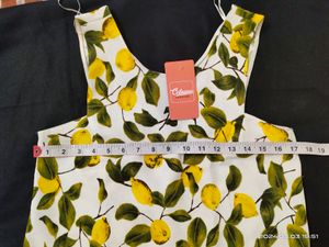 Trendy Floral Crop Top - S