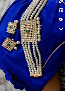 Choker With Pearl Necklace