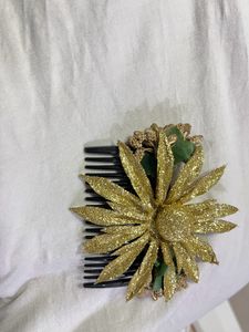 Sparkly Gold Flower Hair Comb