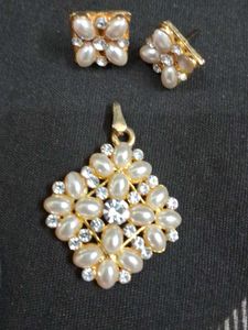 Moti Stone Pendent  Set