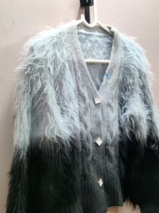 women&#39;s imported cardigan with a Vneck