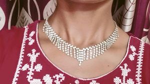 Neckpiece To Wear In Fastive Seasons