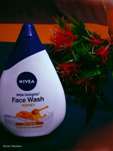 🥛NIVEA Milk Delights Moisturizing Face Wash