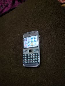 Nokia E72