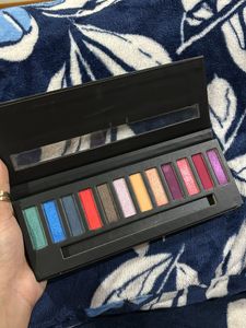 Beauty people make up world eyeshadow palette
