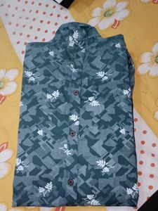 Men&#39;s Wood Like Green Floral Print Shirt