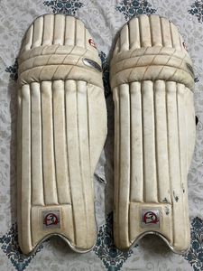 SG HILITE CRICKET PADS