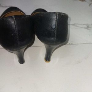 Want someone to buy 2.5 CM Heel