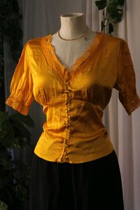 Vintage Gold Top