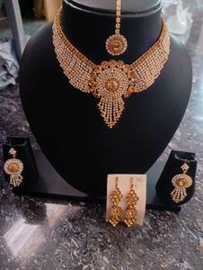 Stunning Gold Jewelry Set