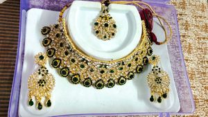 Green Necklace Set  (New)