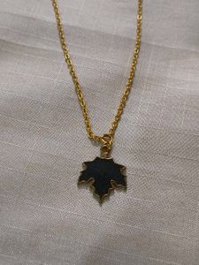 Elegant Gold Chain Vth Black Maple Leaf Pendent