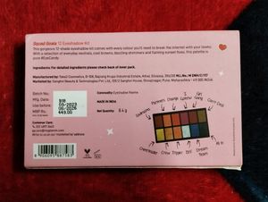 Myglamm Eyeshadow With Brush