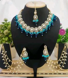 Emerald Green Kundan Jewelry Set