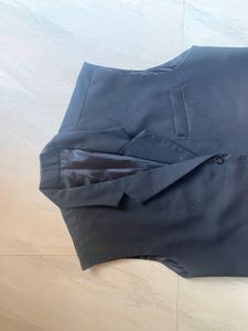 Black Sleeveless Blazer