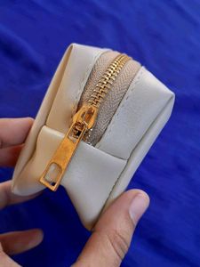 Bobby Brown Pouch