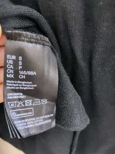 H&amp;M Black Crop Top